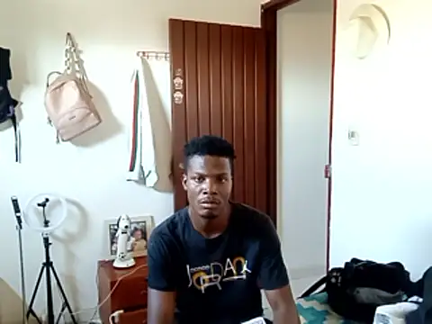 Snapshot of DalianHR33 chatting on 01-18-26, 09:29 DalianHR33 online show from 01-18-26, 09:29