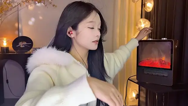 Snapshot of xiaodaibabyy chatting on 12-21-24, 12:59 xiaodaibabyy online show from 12-21-24, 12:59