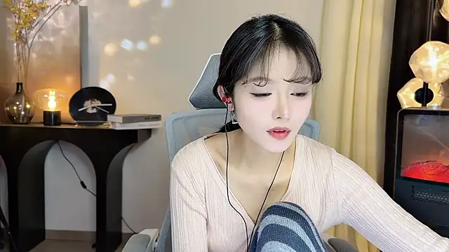 Snapshot of xiaodaibabyy chatting on 02-04-25, 04:29 xiaodaibabyy online show from 02-04-25, 04:29