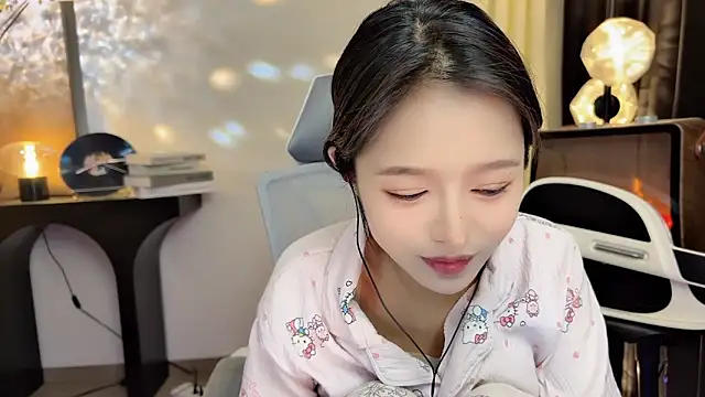 Snapshot of xiaodaibabyy chatting on 02-19-25, 04:33 xiaodaibabyy online show from 02-19-25, 04:33