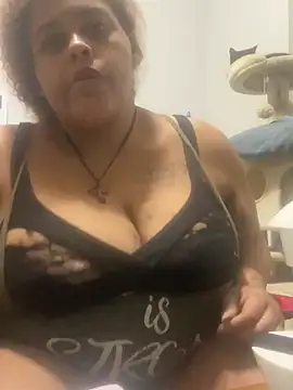 Snapshot of juicybooty_cherri2 chatting on 01-19-25, 06:42 juicybooty cherri2 online show from 01-19-25, 06:42