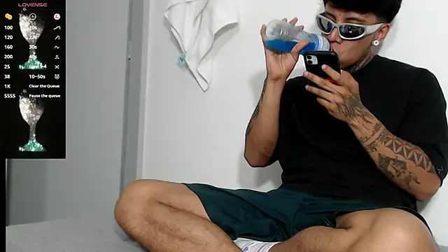 Nickhot0609 online show from 02-28-25, 05:48