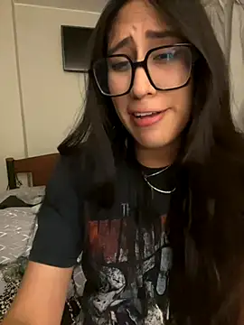 Snapshot of AleFantasy0001 chatting on 10-15-25, 04:23 AleFantasy0001 online show from 10-15-25, 04:23