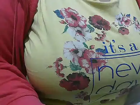 Snapshot of Queen_of_boobs01 chatting on 12-29-24, 04:30 Queen of boobs01 online show from 12-29-24, 04:30