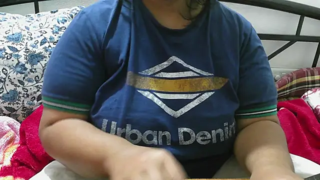 Snapshot of Queen_of_boobs01 chatting on 12-01-25, 11:04 Queen of boobs01 online show from 12-01-25, 11:04