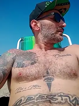 Snapshot of rolesexy chatting on 02-15-25, 05:28 rolesexy online show from 02-15-25, 05:28