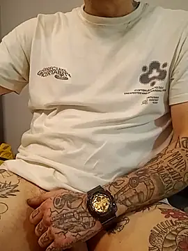 Snapshot of rolesexy chatting on 09-19-25, 02:02 rolesexy online show from 09-19-25, 02:02