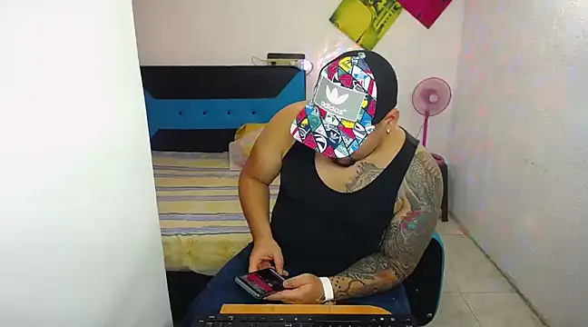 Snapshot of pitbullveryhot chatting on 03-13-25, 03:33 pitbullveryhot online show from 03-13-25, 03:33