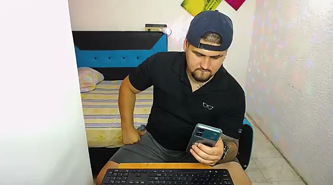 Snapshot of pitbullveryhot chatting on 03-15-25, 06:14 pitbullveryhot online show from 03-15-25, 06:14