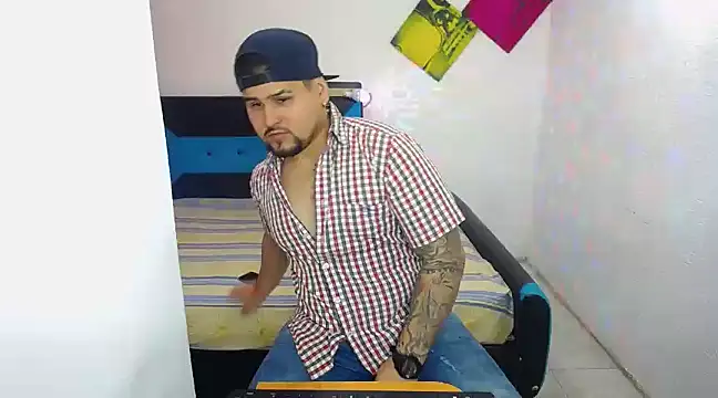 Snapshot of pitbullveryhot chatting on 03-16-25, 03:14 pitbullveryhot online show from 03-16-25, 03:14