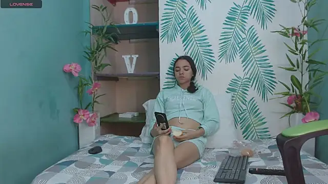 Mia-kalinfa online show from 12-31-24, 01:30