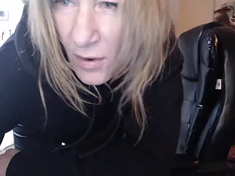 BettyDavisX online show from 02-11-25, 10:39