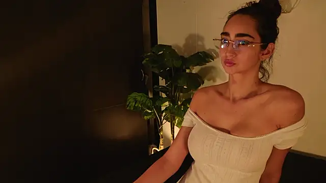 Snapshot of Scarlett_grand chatting on 02-11-26, 03:33 Scarlett grand online show from 02-11-26, 03:33