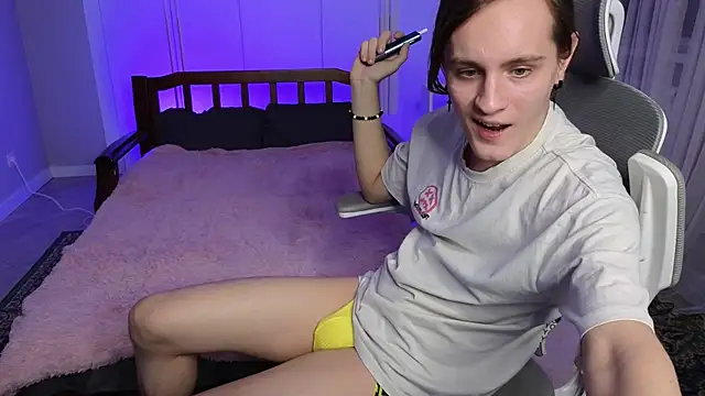 Snapshot of nikompell chatting on 12-15-24, 02:59 nikompell online show from 12-15-24, 02:59