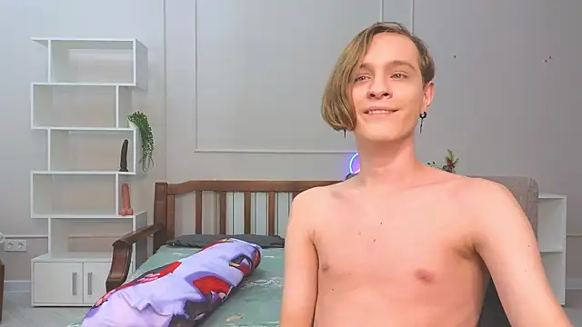 Snapshot of nikompell chatting on 12-31-24, 01:15 nikompell online show from 12-31-24, 01:15