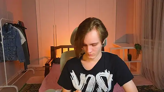 Snapshot of nikompell chatting on 03-10-25, 11:49 nikompell online show from 03-10-25, 11:49