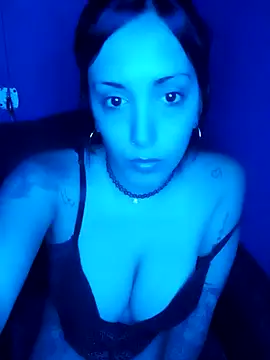 Snapshot of shishiii_11 chatting on 12-18-24, 03:58 shishiii 11 online show from 12-18-24, 03:58