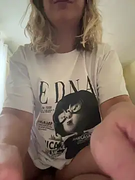 Snapshot of Bia_sexynovaes chatting on 01-11-25, 03:20 Bia sexynovaes online show from 01-11-25, 03:20