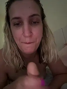 Snapshot of Bia_sexynovaes chatting on 01-15-25, 06:19 Bia sexynovaes online show from 01-15-25, 06:19