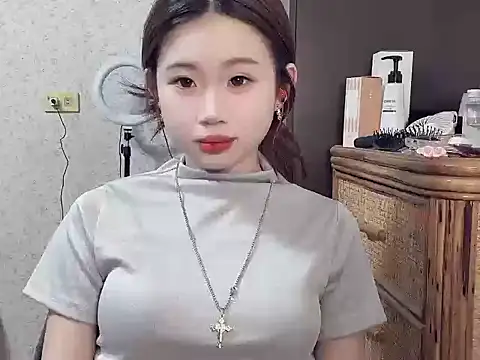 Snapshot of Yu_baby chatting on 12-04-25, 08:01 Yu baby online show from 12-04-25, 08:01