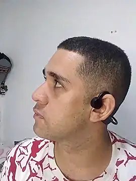 Snapshot of CRISTHIAN_GREY01 chatting on 02-18-25, 05:31 CRISTHIAN GREY01 online show from 02-18-25, 05:31