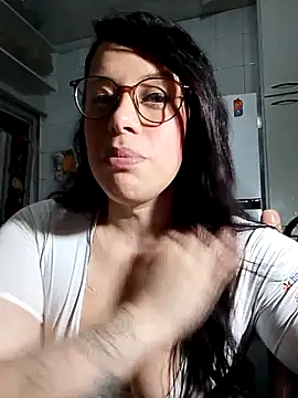 Snapshot of Bellatriz-horse chatting on 04-23-26, 04:24 Bellatriz-horse online show from 04-23-26, 04:24
