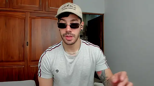 Guyinthemountain online show from 06-09-26, 02:50