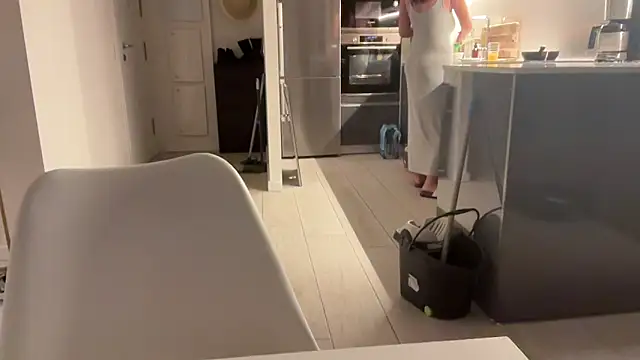 Snapshot of leaxoxo chatting on 12-05-24, 06:44 leaxoxo online show from 12-05-24, 06:44