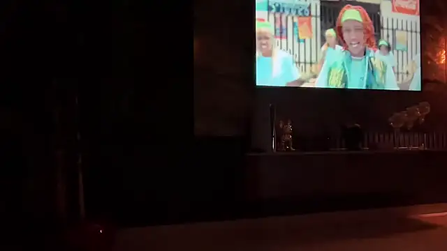 Snapshot of leaxoxo chatting on 01-04-25, 11:06 leaxoxo online show from 01-04-25, 11:06