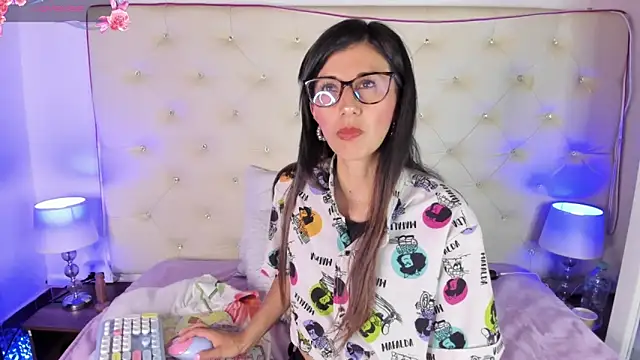  jade white  online show from 03-17-25, 12:35