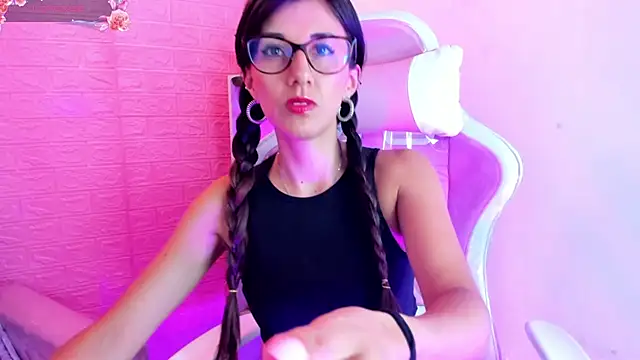  jade white  online show from 03-22-25, 12:35