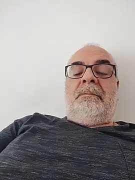 Satiro Sevilla online show from 03-25-26, 04:13