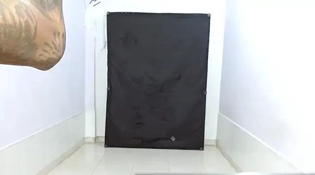 Snapshot of latino_hotxxx chatting on 01-26-25, 04:30 latino hotxxx online show from 01-26-25, 04:30