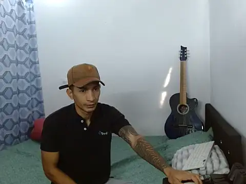 Snapshot of latino_hotxxx chatting on 11-12-25, 02:17 latino hotxxx online show from 11-12-25, 02:17