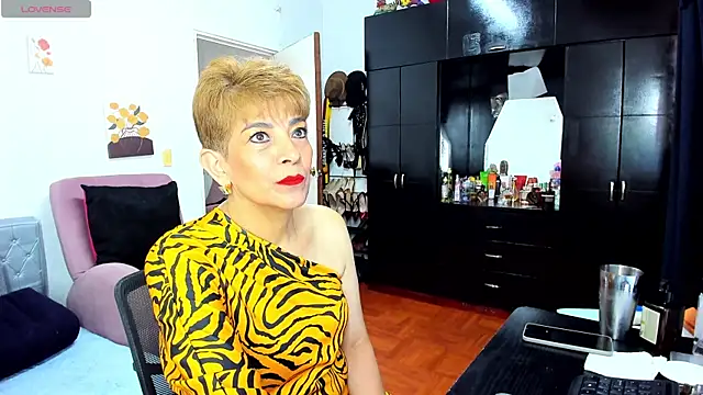 Snapshot of Angelina_Stone_65 chatting on 04-21-26, 09:39 Angelina Stone 65 online show from 04-21-26, 09:39