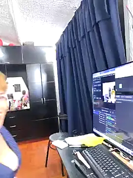 Snapshot of Angelina_Stone_65 chatting on 05-12-26, 11:57 Angelina Stone 65 online show from 05-12-26, 11:57