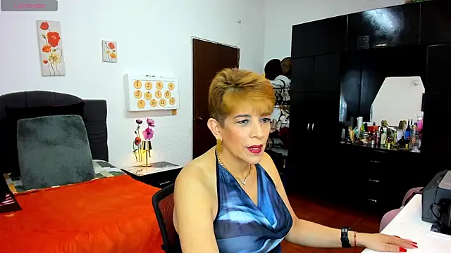 Snapshot of Angelina_Stone_65 chatting on 07-18-26, 01:32 Angelina Stone 65 online show from 07-18-26, 01:32