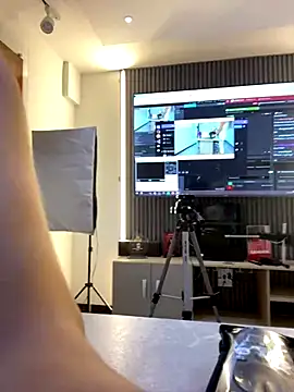 NairobiLee online show from 10-08-25, 11:41