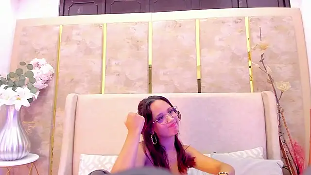 MelanieRoah online show from 03-22-25, 10:48