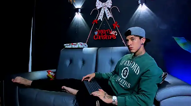 JUSTIN FULLER1 online show from 12-17-24, 07:48