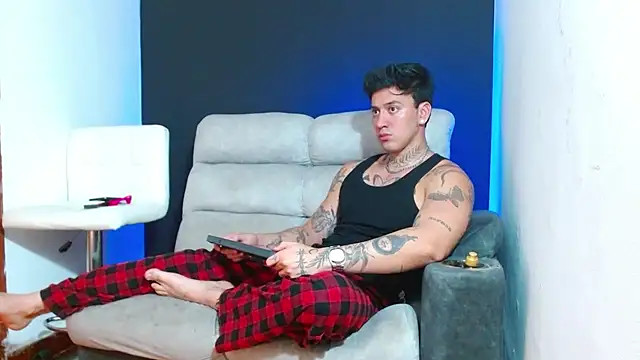 JUSTIN FULLER1 online show from 03-10-26, 04:06