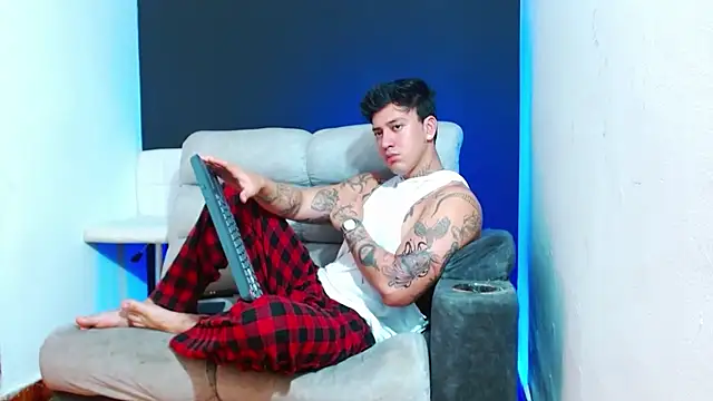 JUSTIN FULLER1 online show from 04-12-26, 06:35