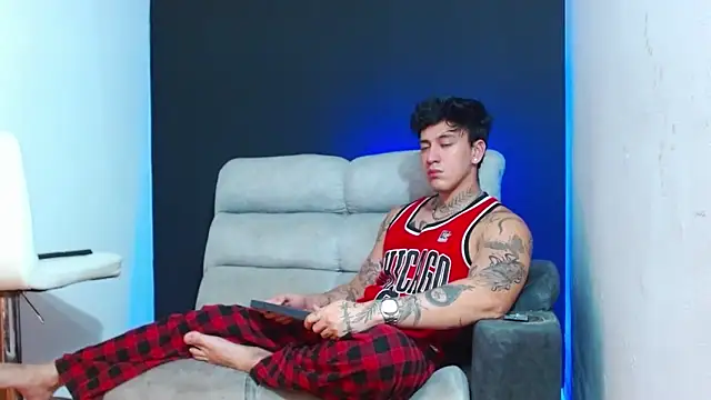 JUSTIN FULLER1 online show from 05-18-26, 03:02