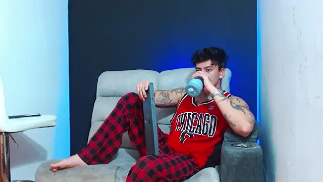 JUSTIN FULLER1 online show from 05-18-26, 04:07