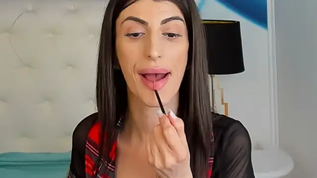 Snapshot of SkinnyDolly chatting on 03-08-25, 01:17 SkinnyDolly online show from 03-08-25, 01:17