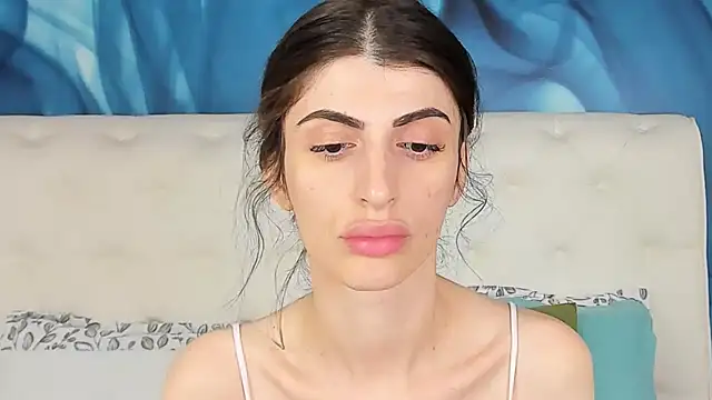 Snapshot of SkinnyDolly chatting on 10-14-25, 02:01 SkinnyDolly online show from 10-14-25, 02:01