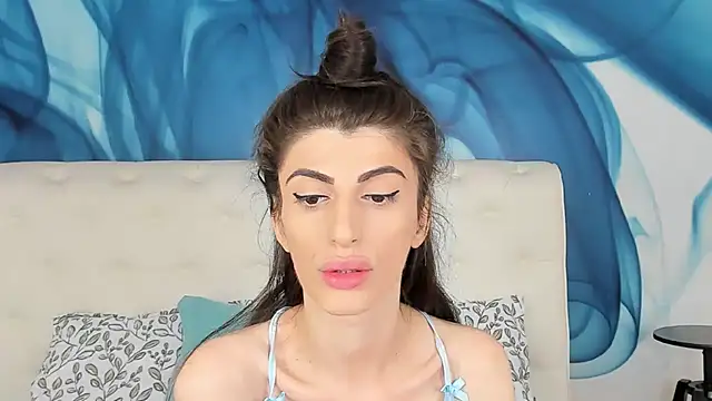 Snapshot of SkinnyDolly chatting on 10-25-25, 02:08 SkinnyDolly online show from 10-25-25, 02:08