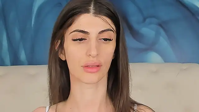 Snapshot of SkinnyDolly chatting on 11-15-25, 03:04 SkinnyDolly online show from 11-15-25, 03:04