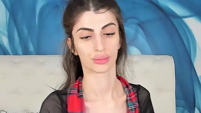 Snapshot of SkinnyDolly chatting on 11-16-25, 03:12 SkinnyDolly online show from 11-16-25, 03:12