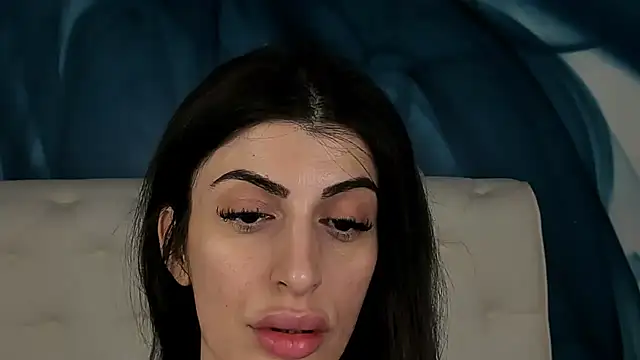 Snapshot of SkinnyDolly chatting on 12-14-25, 03:01 SkinnyDolly online show from 12-14-25, 03:01